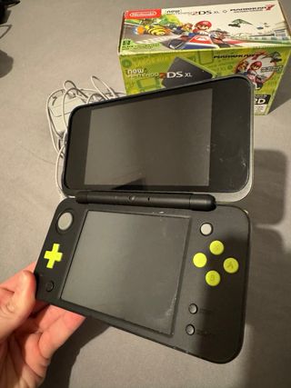 Nintendo 2DS XL Nero e Verde