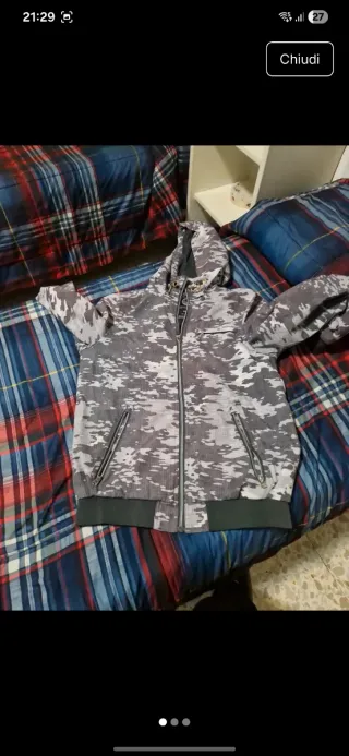 Giubbino con stampa mimetica