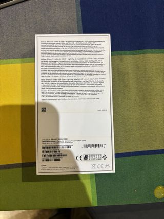 2 iPhone 11 blancos + 4 Fundas