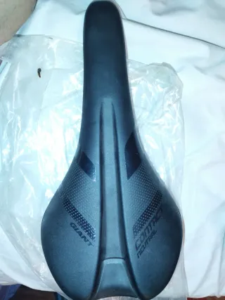 Sillín Giant Contact Neutral Negro