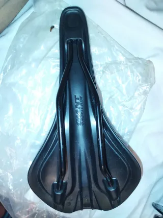 Sillín Giant Contact Neutral Negro