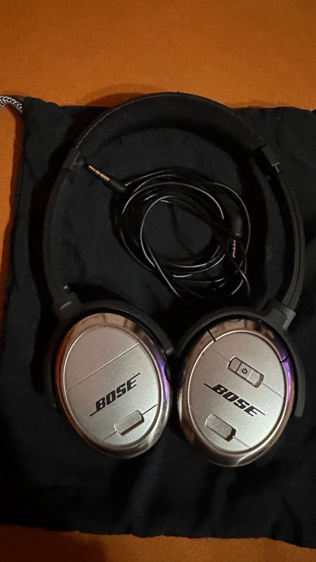 Cascos Bose Plateados y Negros