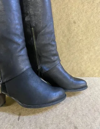 Stivali Chanel n. 40 pelle morbidissima.