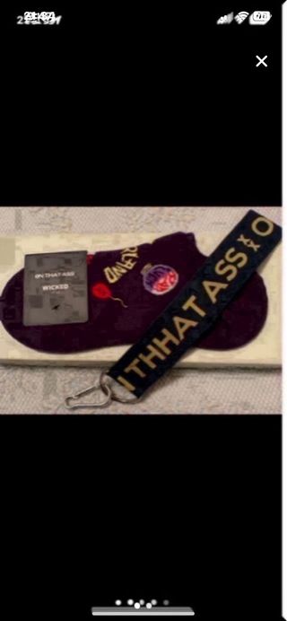 1 Calcetines y 1 llavero de colgar Nuevos