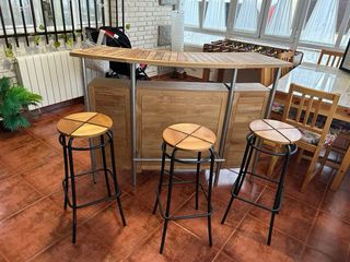 Barra de bar de madera y metal