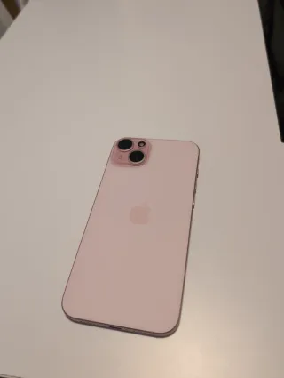 iPhone 15 Plus + cargador+ funda del móvil