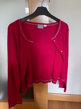 Conjunto camisola y chaqueta roja