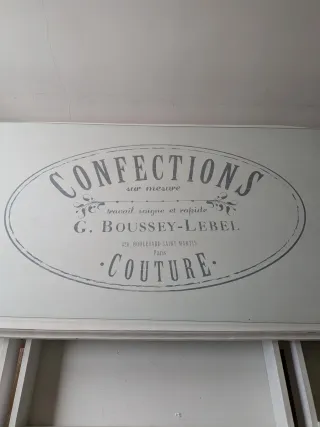 Escritorio blanco madera y cristal de protección