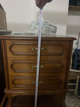 Mesita de noche de madera