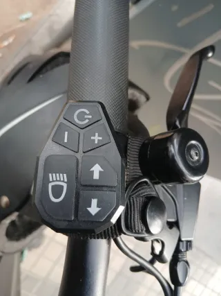 Patinete eléctrico verde