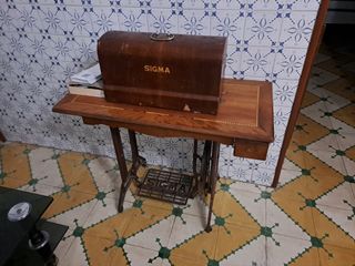 Máquina de coser antigua SIGMA