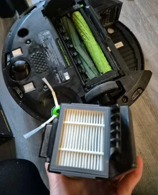 Roomba i7+ con base de carga y vaciado