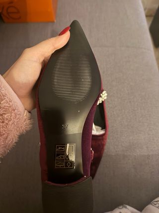 Zapatos de tacón con pedrería nuevo sin estrenar