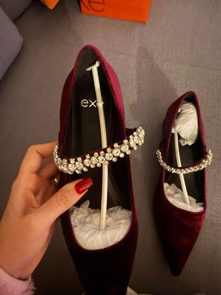 Zapatos de tacón con pedrería nuevo sin estrenar