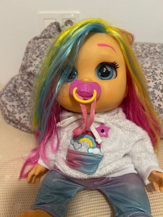 Muñeca Bebé Llorón con pelo arcoíris
