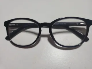 Gafas estilo casual de varios colores.