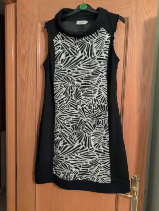 Vestido juvenil estampado blanco y negro