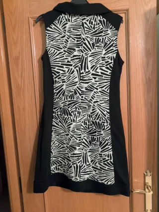 Vestido juvenil estampado blanco y negro