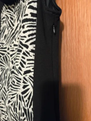 Vestido juvenil estampado blanco y negro