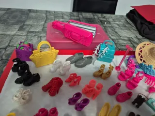 Lote Accesorios Barbie: Zapatos, Bolsos y Más