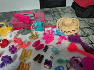 Lote Accesorios Barbie: Zapatos, Bolsos y Más
