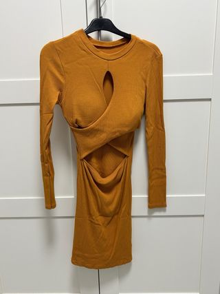 Vestido mostaza con aberturas Talla M