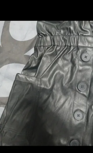 Peto falda polipiel negro