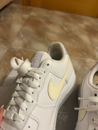 Nike Air Force 1 Blancas y Amarillas