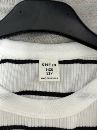 Vestido de rayas blanco y negro niña