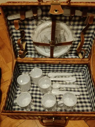 Valigetta pic-nic in vimini e pelle