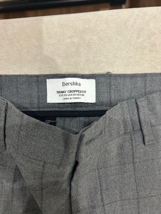 Pantalón de vestir gris a cuadros