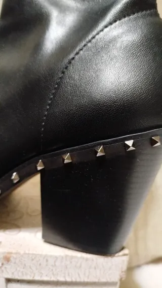 Botines Lolas negros con tachuelas