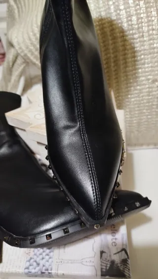 Botines Lolas negros con tachuelas