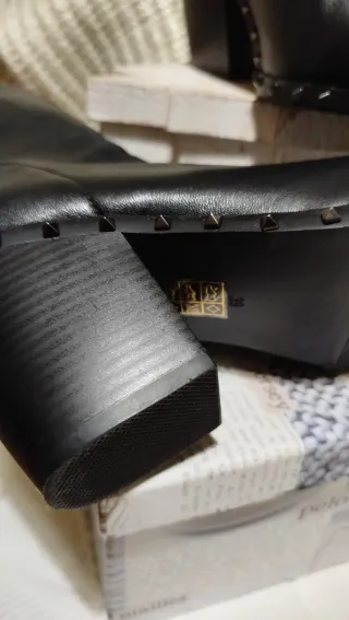 Botines Lolas negros con tachuelas