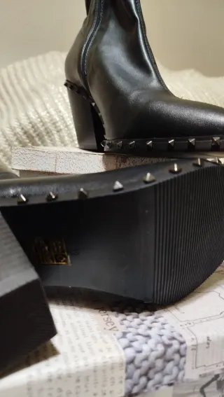 Botines Lolas negros con tachuelas