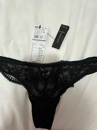 Braguita brasileña de encaje negro