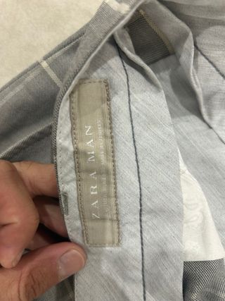 Pantalón de vestir a cuadros gris