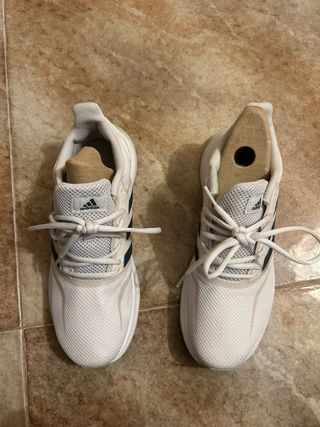 Zapatillas Adidas Deportivas Blancas y Azules