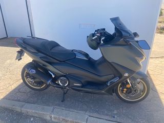 T-MAX TECH 562 km: 19.000 Año:2021