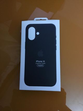 Confezione Custodia Apple iPhone 16 + Protezioni