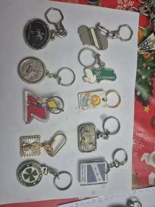 Lote 30 llaveros variados