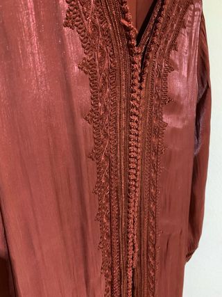 Caftán satinado marrón talla única