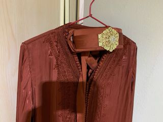 Caftán satinado marrón talla única