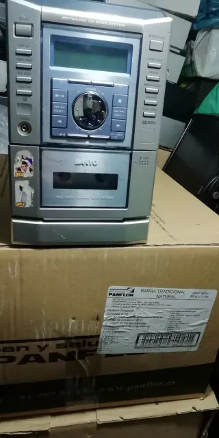 Minicadena Sanyo CD, Cassette y Radio