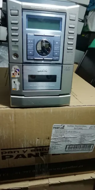 Minicadena Sanyo CD, Cassette y Radio