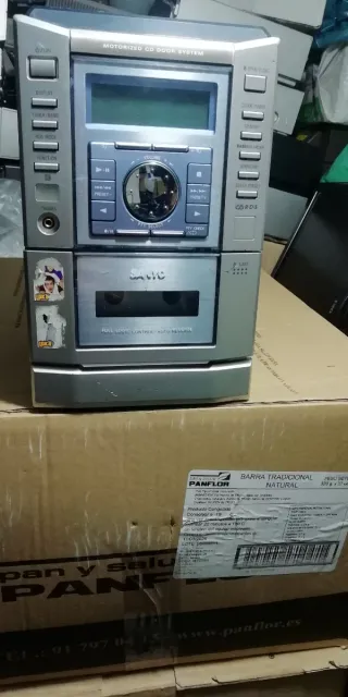 Minicadena Sanyo CD, Cassette y Radio