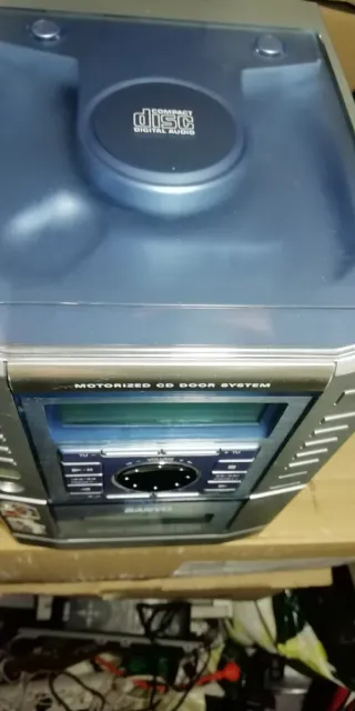 Minicadena Sanyo CD, Cassette y Radio