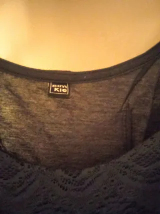 Camiseta tirantes encaje gris Pimkie