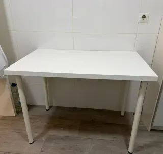 Mesa blanca de 120x60 con patas regulables