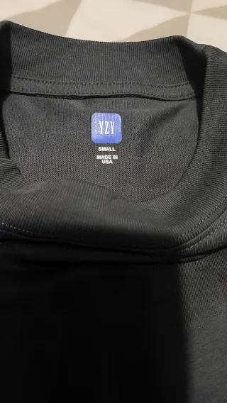 Camiseta Gap gris oscura talla SMALL.